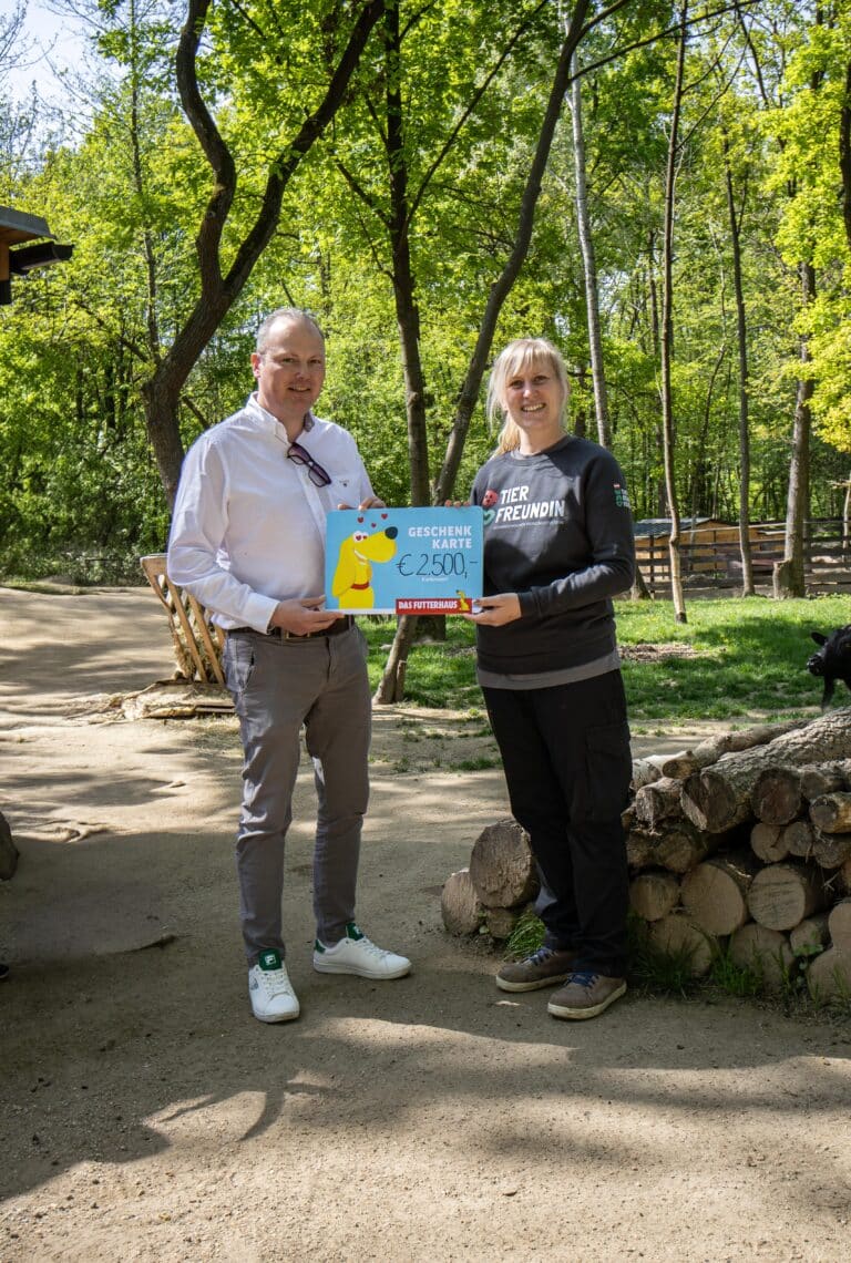 Das Futterhaus SpendeFelix Goral & Stephanie Lang