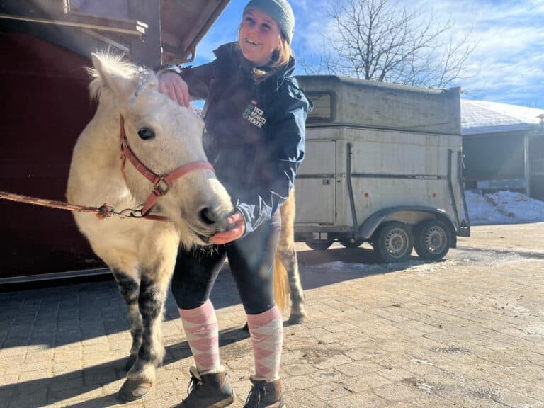 Fitte Mariposa mit Tierpflegerin © OeTV