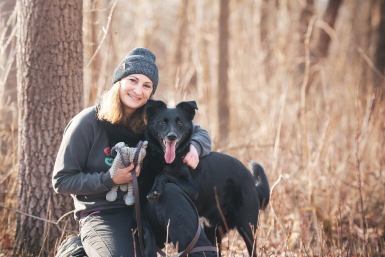 Tierpflegerin Vicky Telloglou mit Blacky ©OeTV Bea Romstorfer